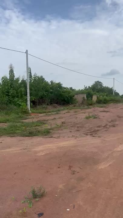 Terrain de 600 m² à vendre à Ndrokro (attestation villageoise)