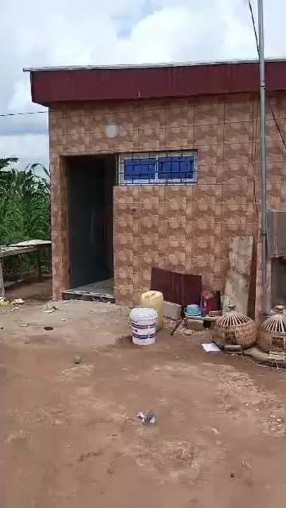 Grand studio à louer à Assoumankro Viège