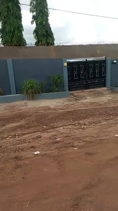 Villa 3 pièces à vendre à Kpoussoussou (ACD disponible)